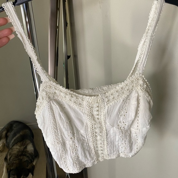 WHITE DETAILED TANK - Picture 2 of 3